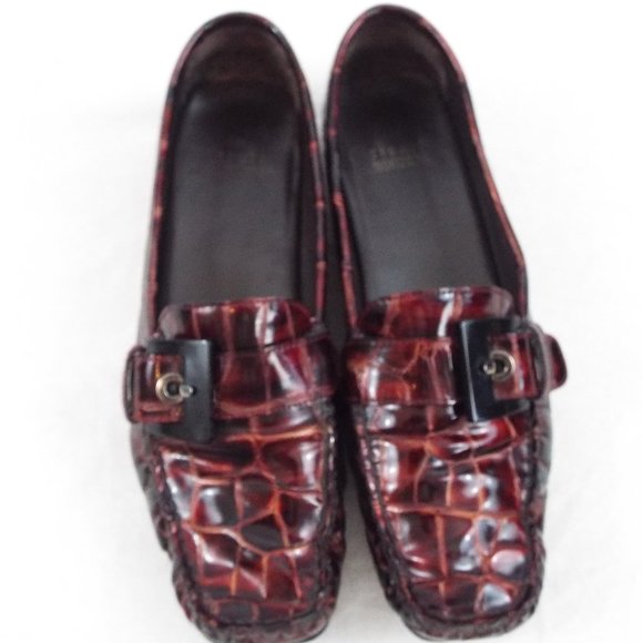Stuart Weitzman Women's Croc Embossed Patent Leather Loafer with Buckle Size 9 - Picture 2 of 8